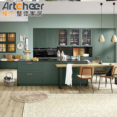 ซื้อ ตู้ครัวสีเขียวและสีแดง เกาะที่มีที่นั่ง โครงการเฟอร์นิเจอร์ครัวไม้ที่ทันสมัย การผลิตออนไลน์