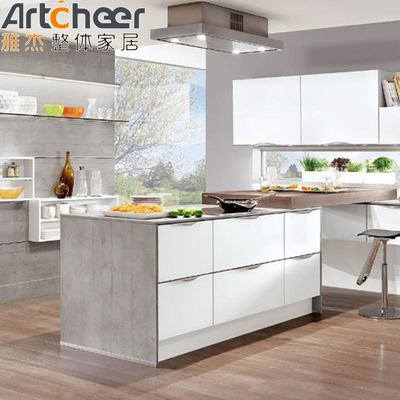 ซื้อ ตู้ครัวสีขาวไม้แข็งทรง L กับ WPC Pantry Storage Design Concept การผลิตออนไลน์