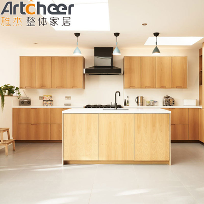 วีอิตเนียมแบบโมดูล PET Surface Finish Customized Kitchen Cabinet วัสดุ MDF สําหรับความเรียบง่ายของยุโรป