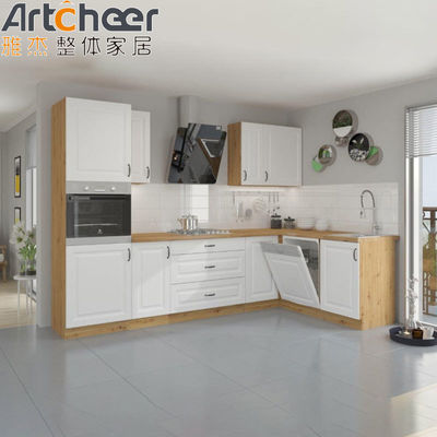 ตู้ครัวที่ทันสมัยและหินประดิษฐ์ Backsplash สําหรับ countertops ออกแบบคลาสสิค