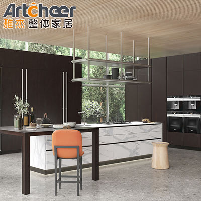 ตู้ครัวสแตนเลสสไตล์โมเดิร์นใน MDF ขาว